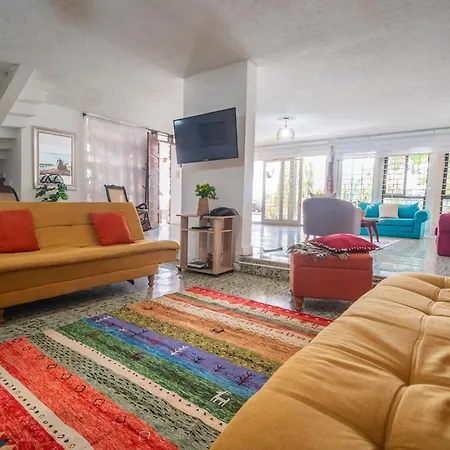 Casa Caribe, Excellent Location In Bocagrande *