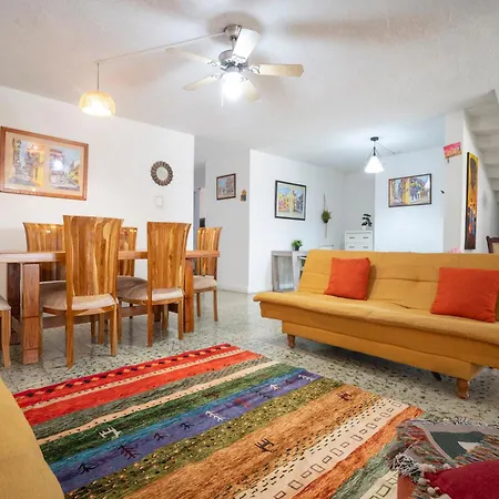 Casa Caribe, Excellent Location In Bocagrande *