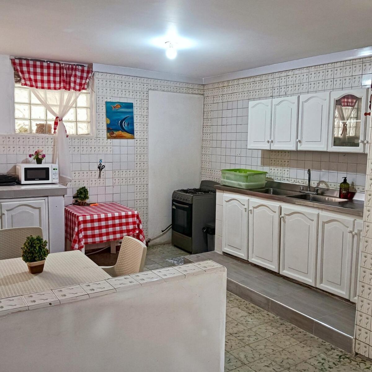 Casa Caribe, Excellent Location In Bocagrande *