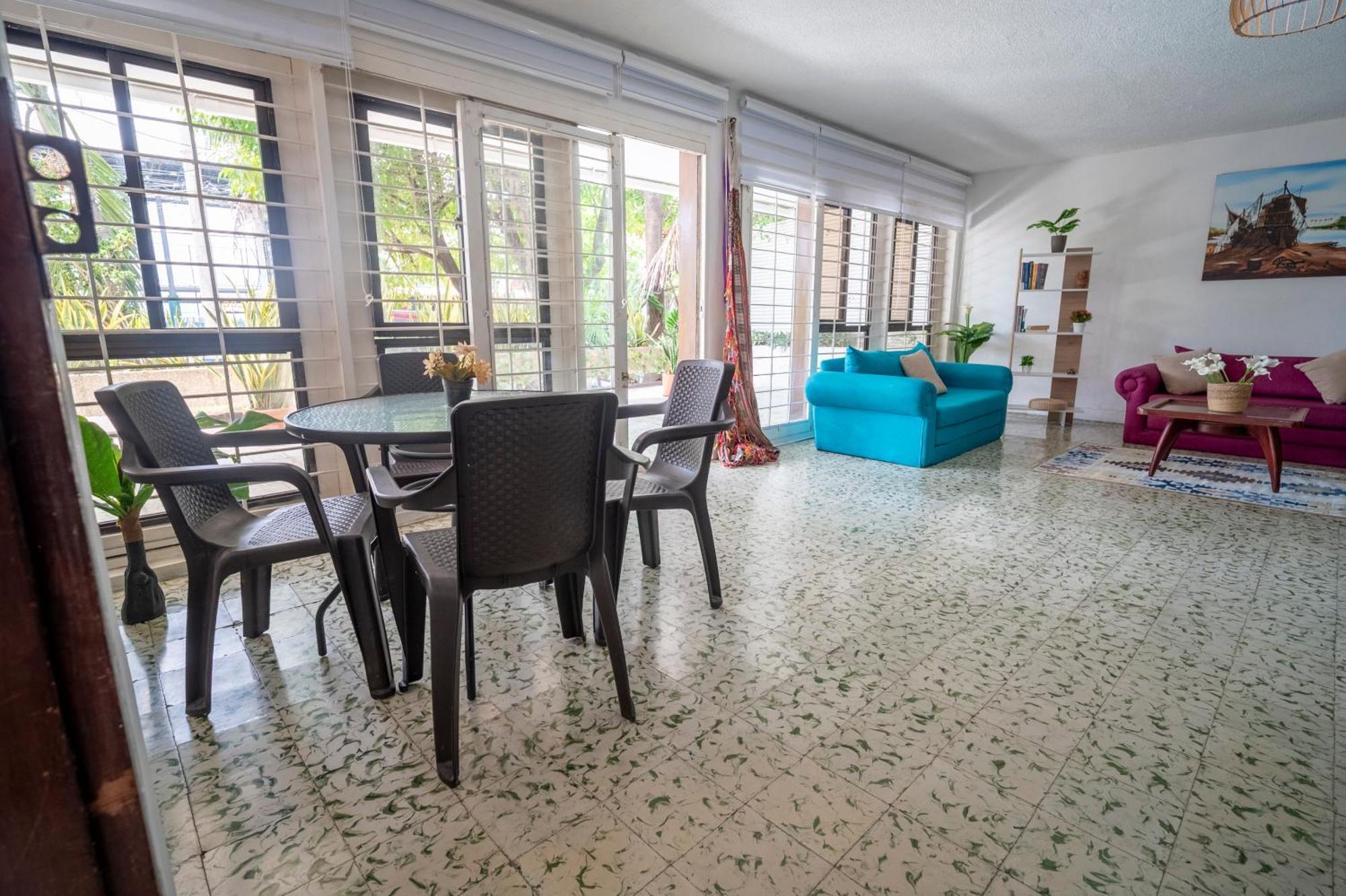 Casa Caribe, Excellent Location In Bocagrande *